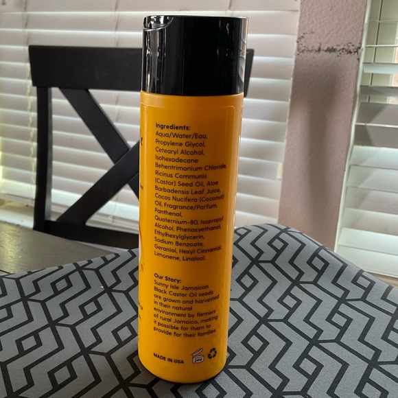 Sunny Isle Kids Care Moisture-Rich Leave-In Detangler 8oz (3/$30) - Picture 2 of 5